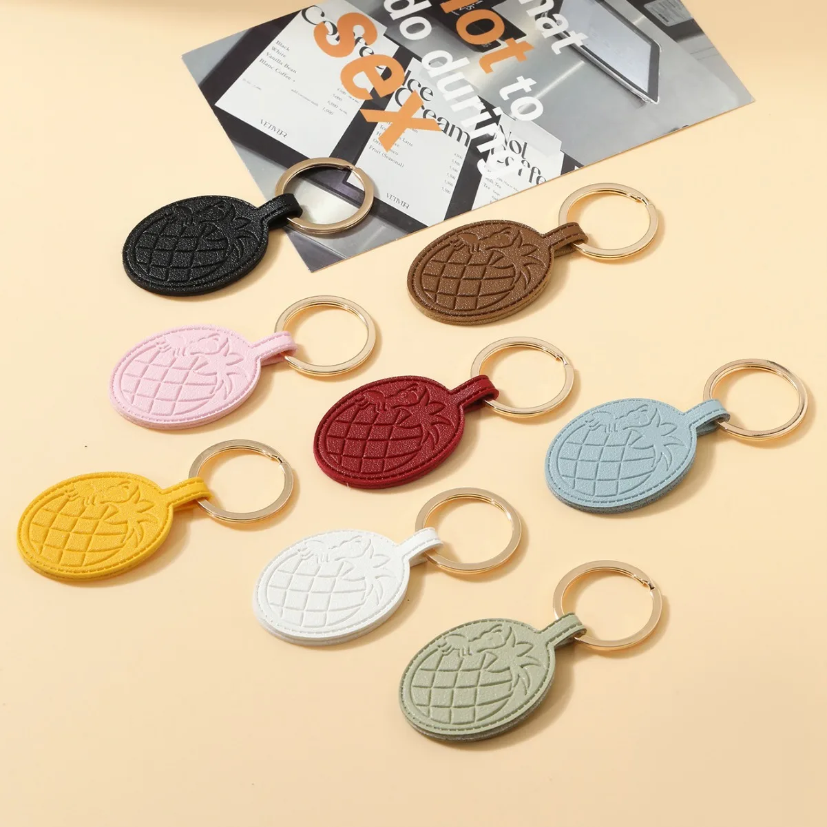 Custom new arrival pineapple PU leather key ring simple bag pendant car keychain