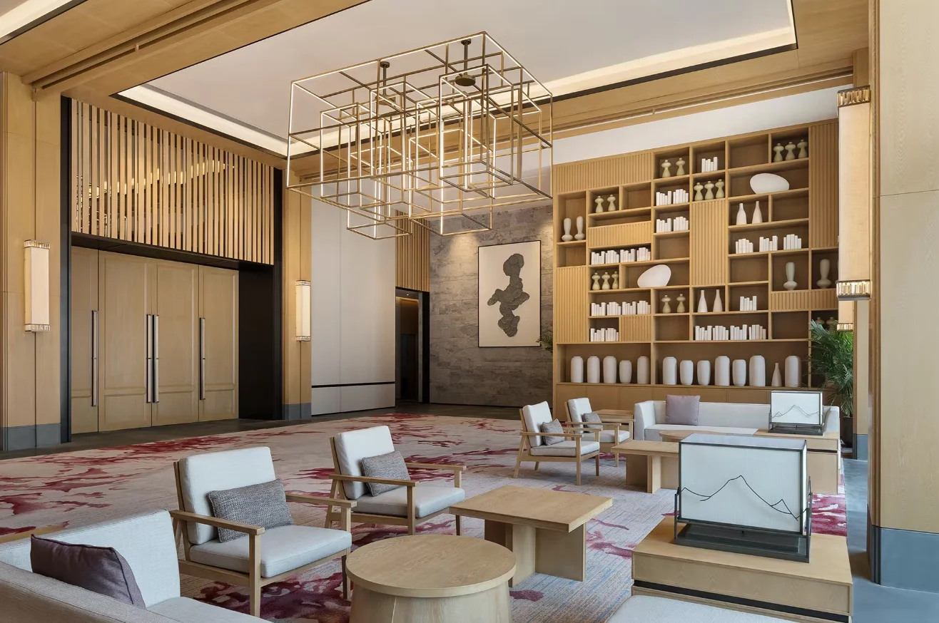 CREATION Crown Plaza Five Star Hotel Project Natural Wood Veneer Hotel Bed Furniture For Hotel Rooms With Led Light