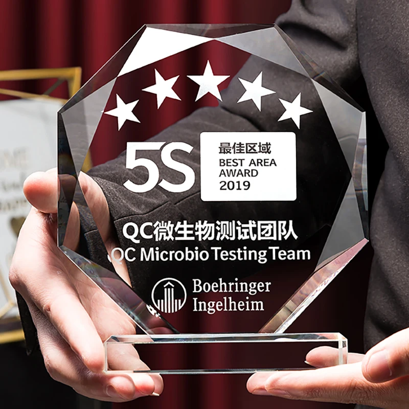 New Innovations Customized Logo Champion Award Fine Workmanship Crystal Glass Trophy With Base For Sale