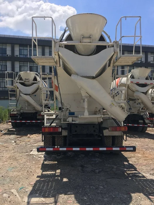  Nissan ud concrete mixer truck