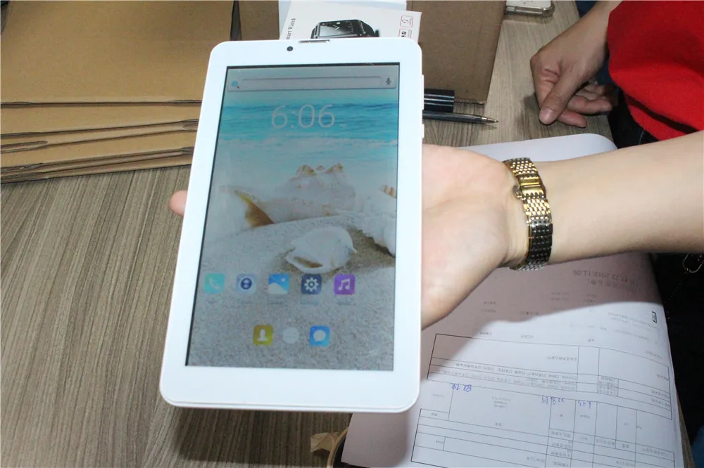 Free shipping to the USA 7 inch 3g tablet pc with screen 1024*600, Android 4.4/6.0 dual camera