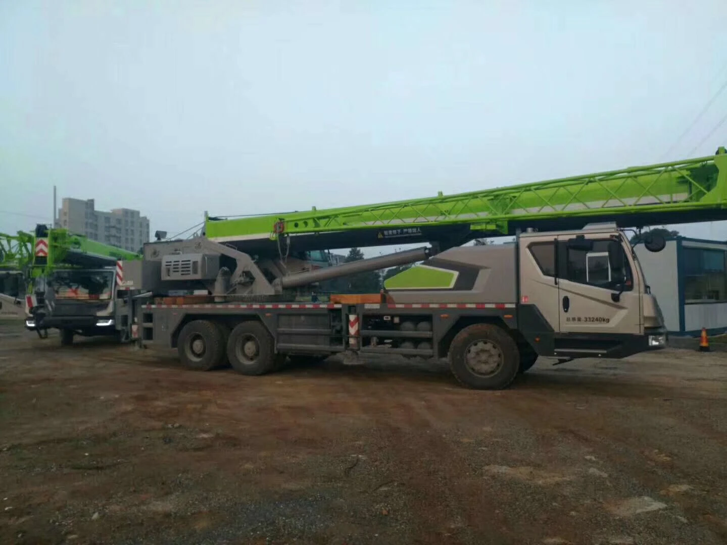 25-тонный 30-тонный кран поставщик Xuzhou внедорожный гидравлический 120 тонный мобильный ZTC300E552