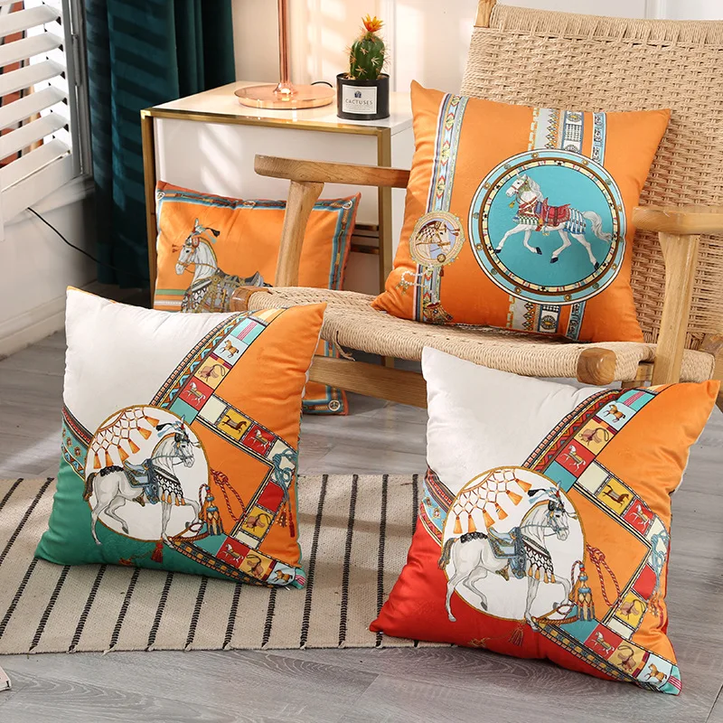 Exquisite Colorful Battled Horse Pattern Velvet Printed Pillow Cover Soft Accent Throw Cushion Home Hotel Party Decorative Use