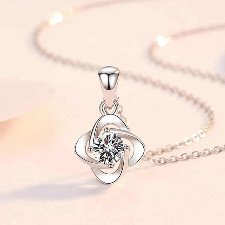 Lerca 18K gold four-leaf clover pendant niche design PT950 platinum inlaid with moissanite light luxury luxury jewelry