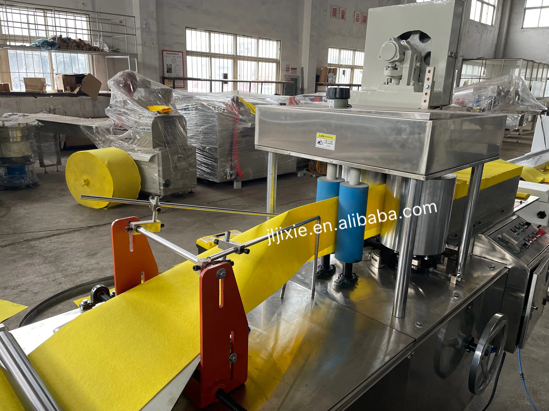 Automatic Non-woven Fabric Needle Punched Cleaning Mop Folding Cutting Machine