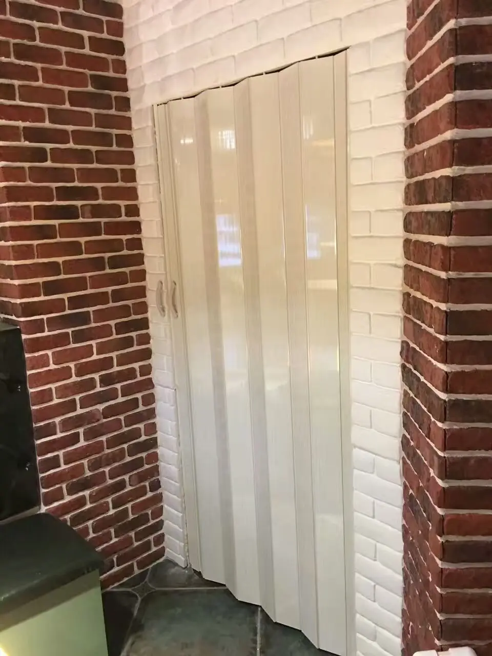 Fast color pvc WC folding door with hard hinge