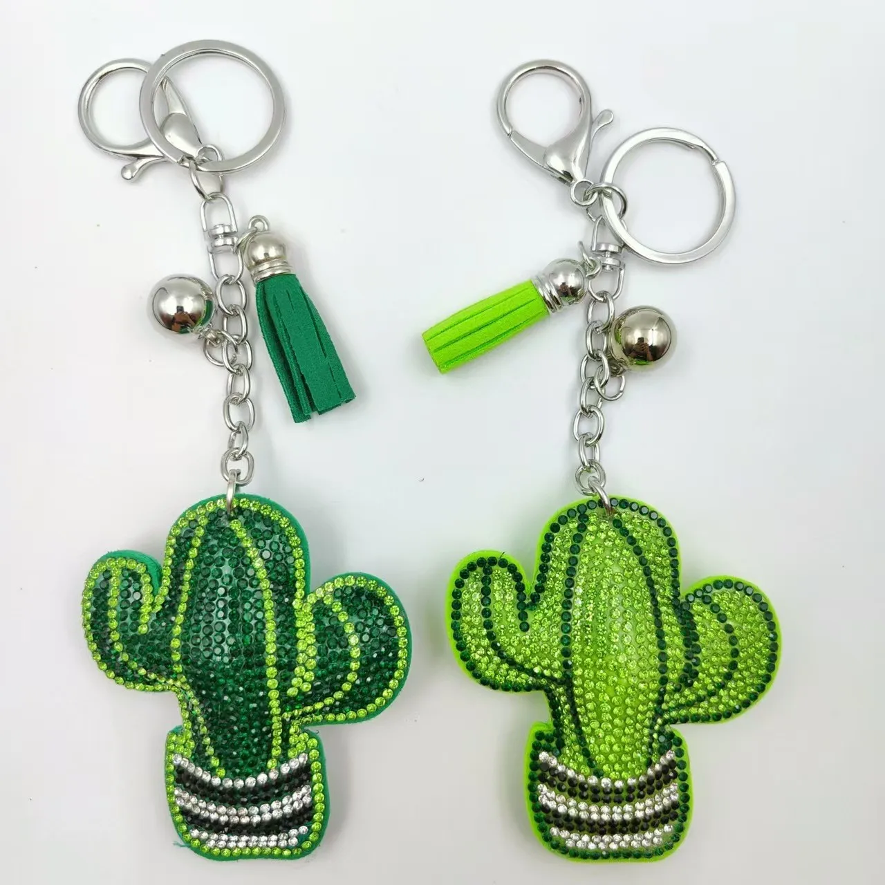 Wholesale luxury rhinestone craftsmanship cartoon cactus keychain exquisite car bag crystal tassel bell pendant gift