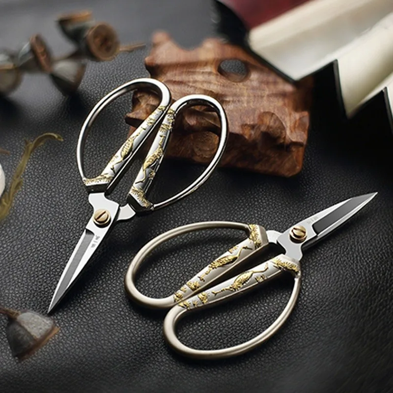 Vintage Crane and Cloud Pattern Handles Smooth Cutting Embroidery Shears Metal Craft Scissors for Sewing, Craft, Art Work