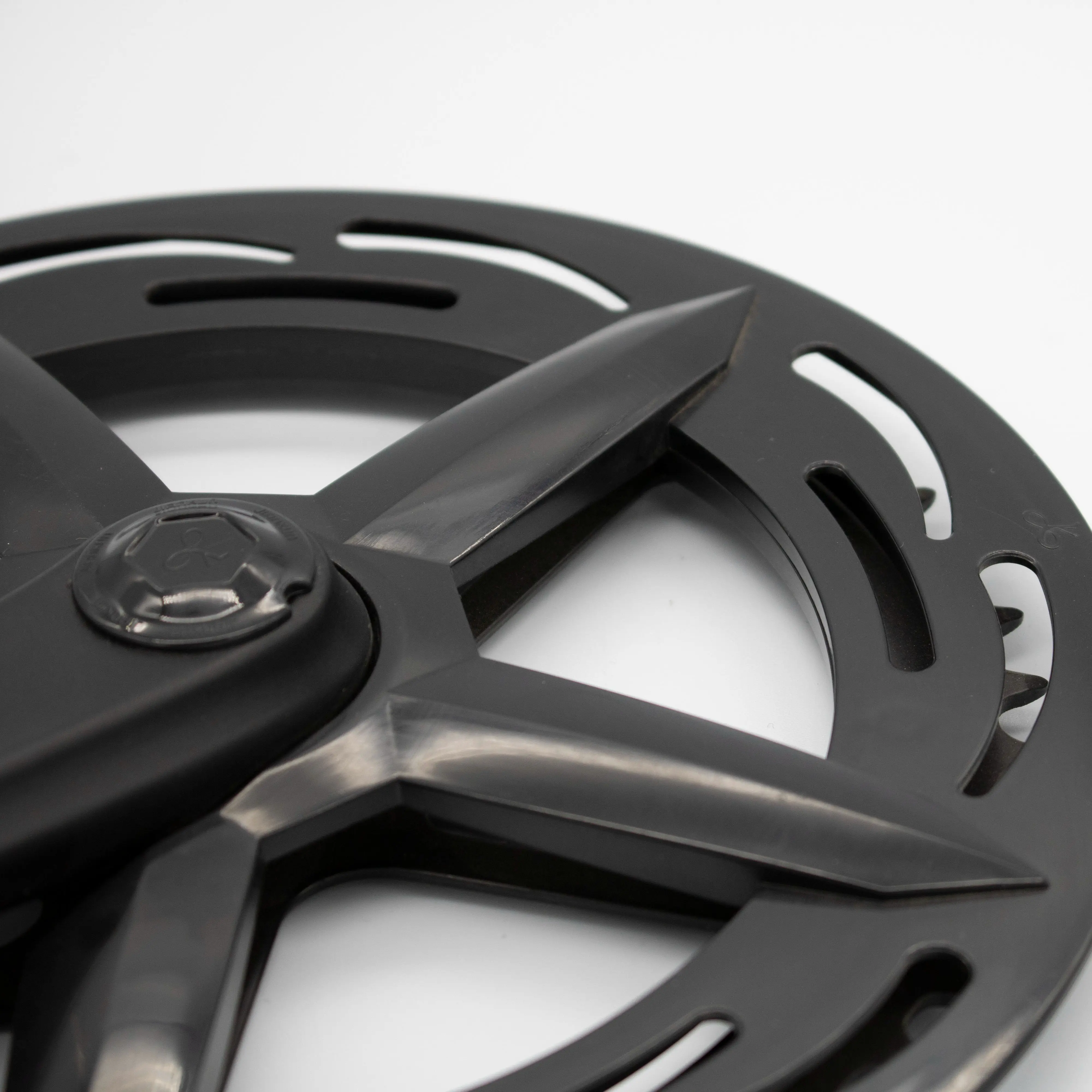 leisure time city bike chainwheel and crankset with double plastic guard of good service