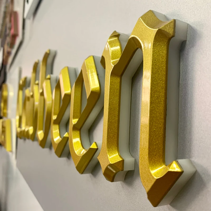 Сияющий знак светодиодные буквы 3D акриловые окрашенные спреем Золотая подсветка мини-буквы заводская цена светодиодная вывеска для бизнес-кафе