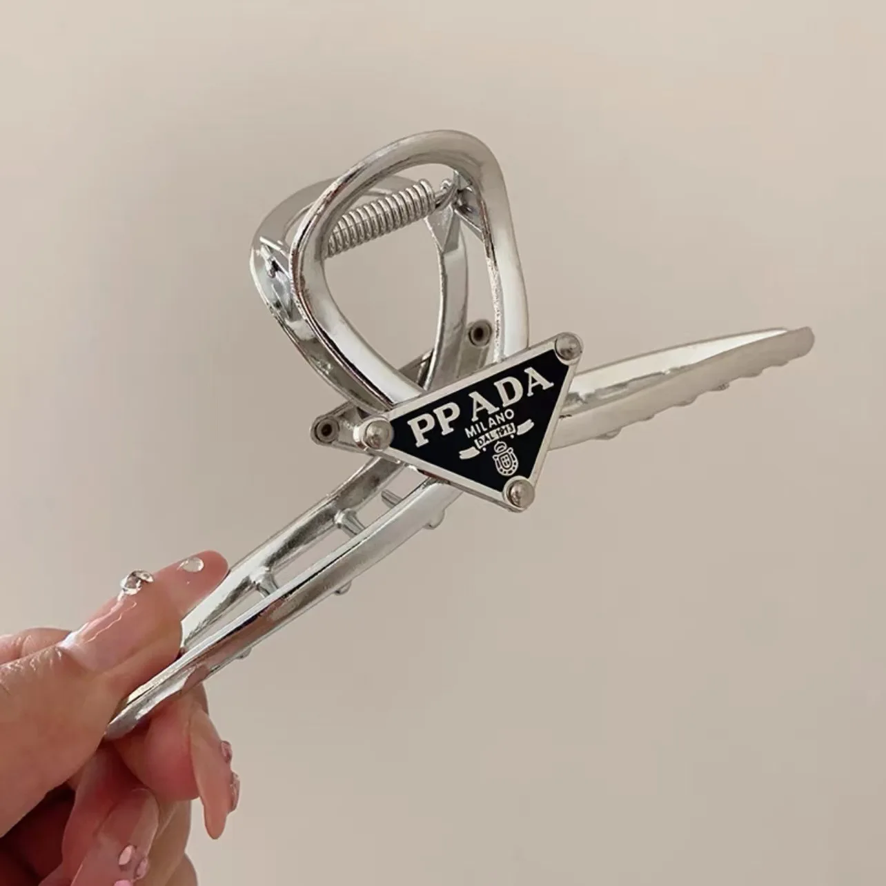 Senior sense silver grab clip large summer ins Shark clip 2024 new hair clip Female French silver big metal hair claw