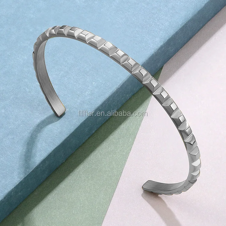 High Quality Fashion Jewelry 18K Gold Plated Stainless Steel Spike Pyramid C-type open design Cuff Bracelets BF192008 3