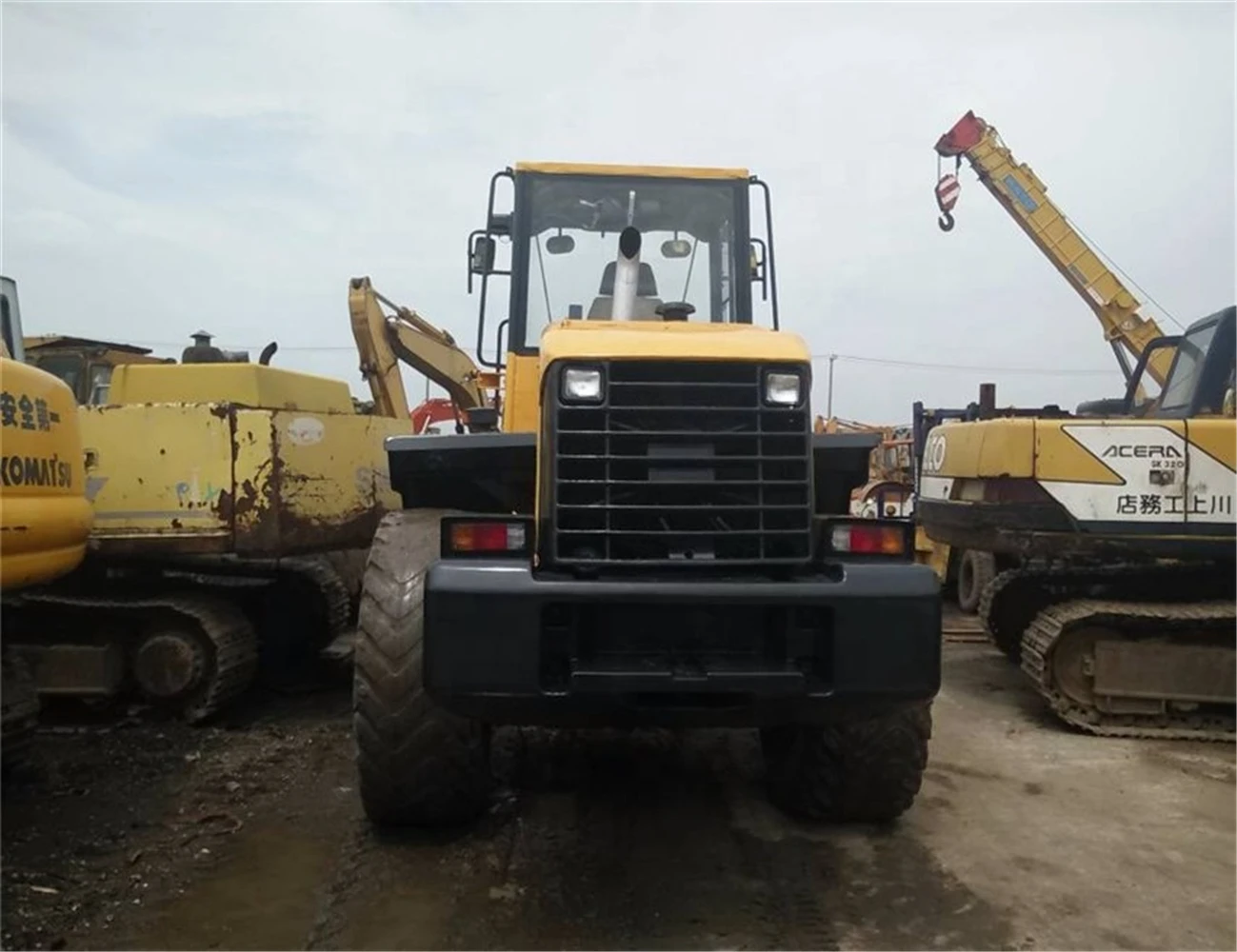 used original engine Komatsu WA200 hydraulic wheel loader have reliable quality , durable with discount price on construction