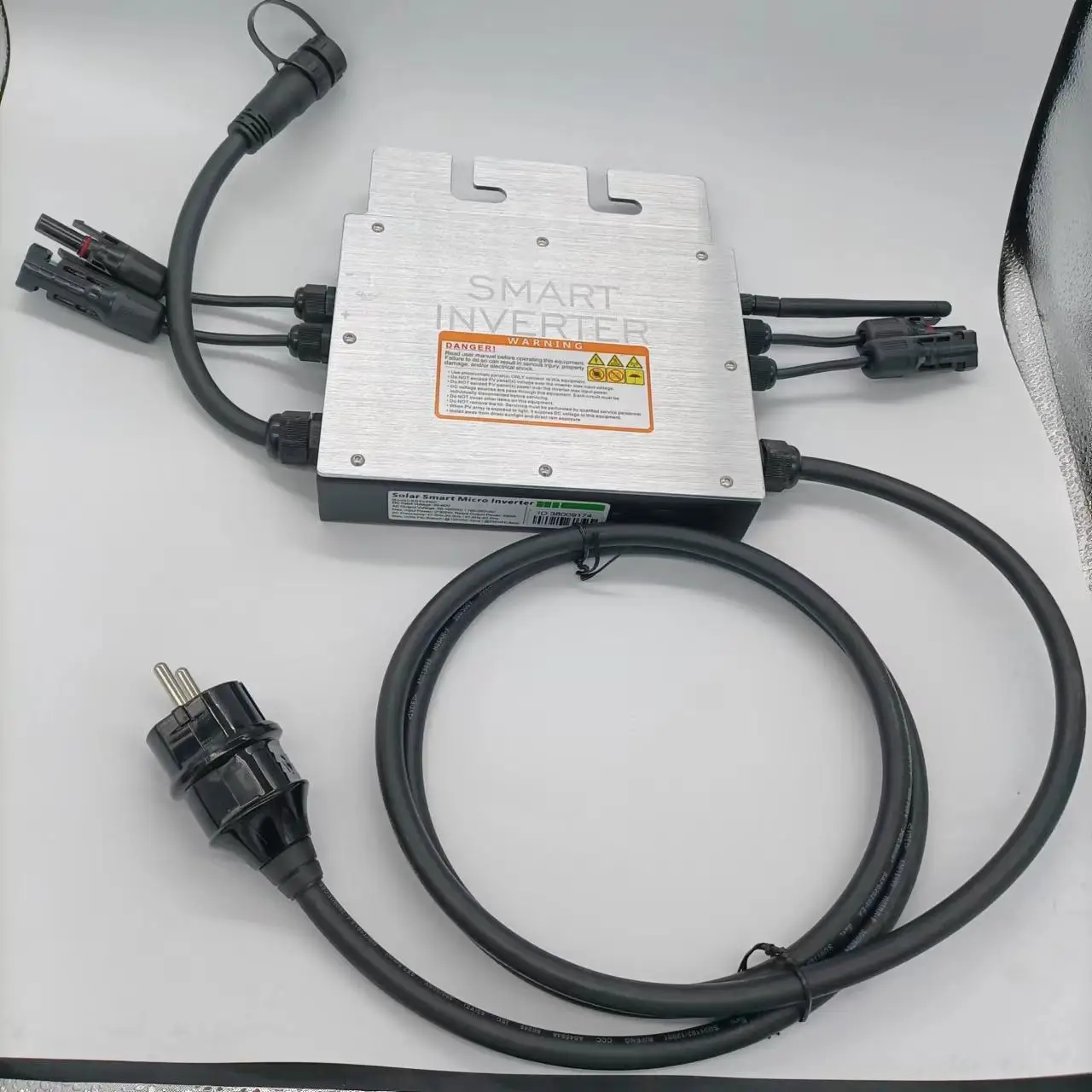 SG600MD Micro Inverter Low Cost Soar Panel 600W Balcony Solar System Balkonkraftwerk Schuko Cable Solar Dc Connector