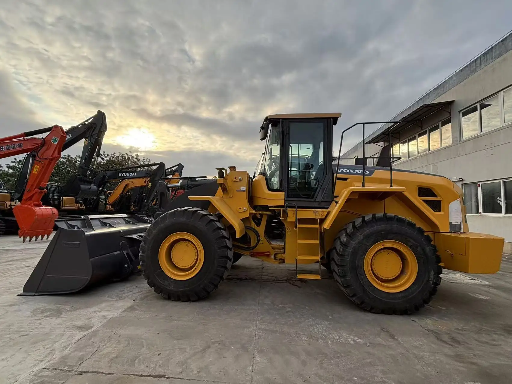 Used loader L105 Cheap Used loader performance Good Used loader L105 is on sale