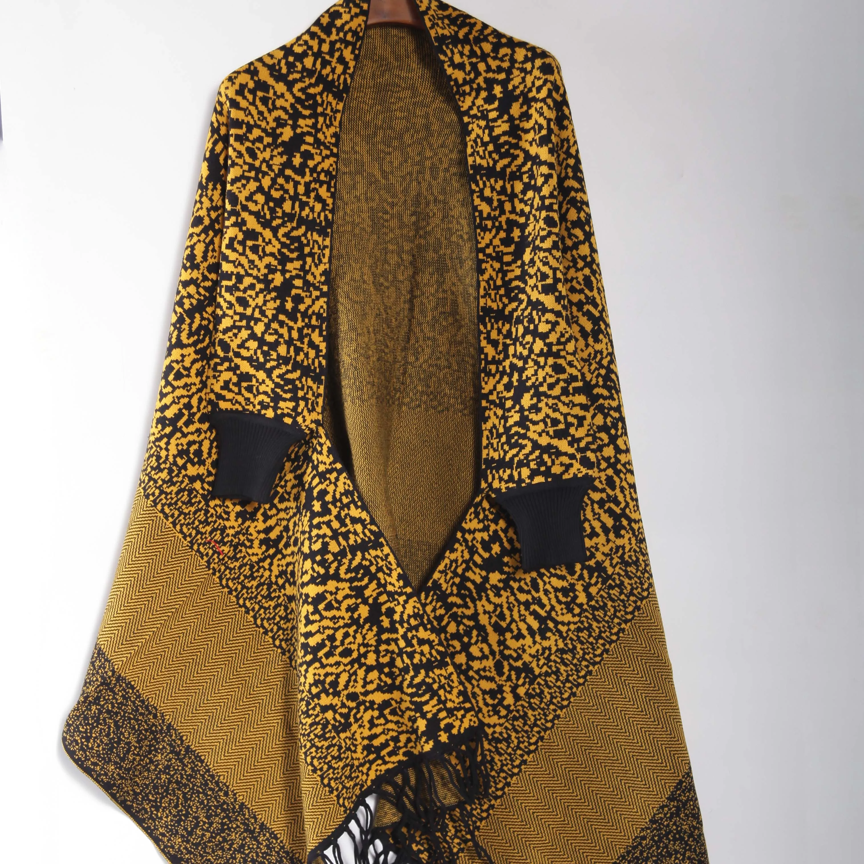 Wholesale 2020 Hot Sale Thick Winter Women Jacquard Pattern Knitted Poncho Cloak For Women