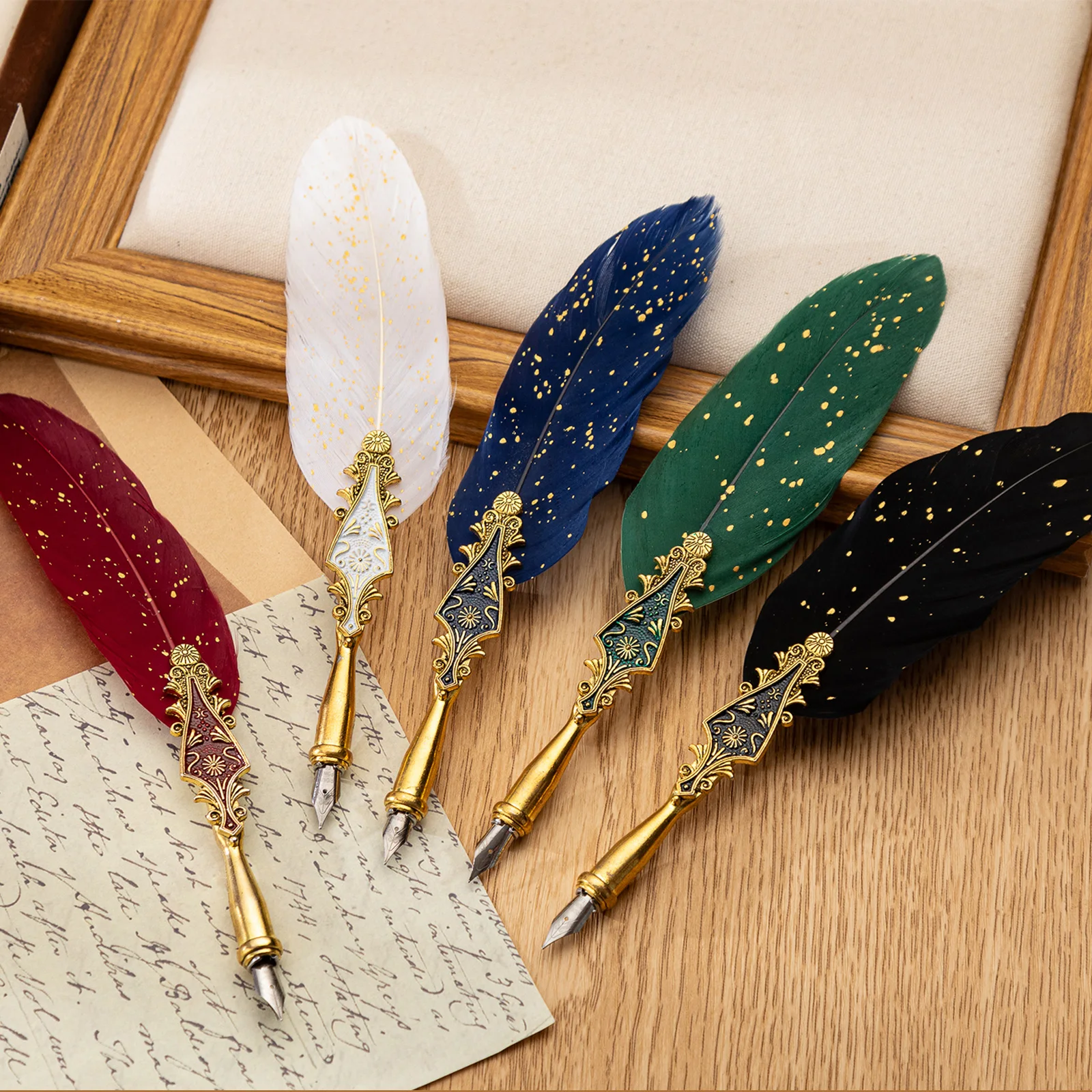 Набор перьев в европейском стиле