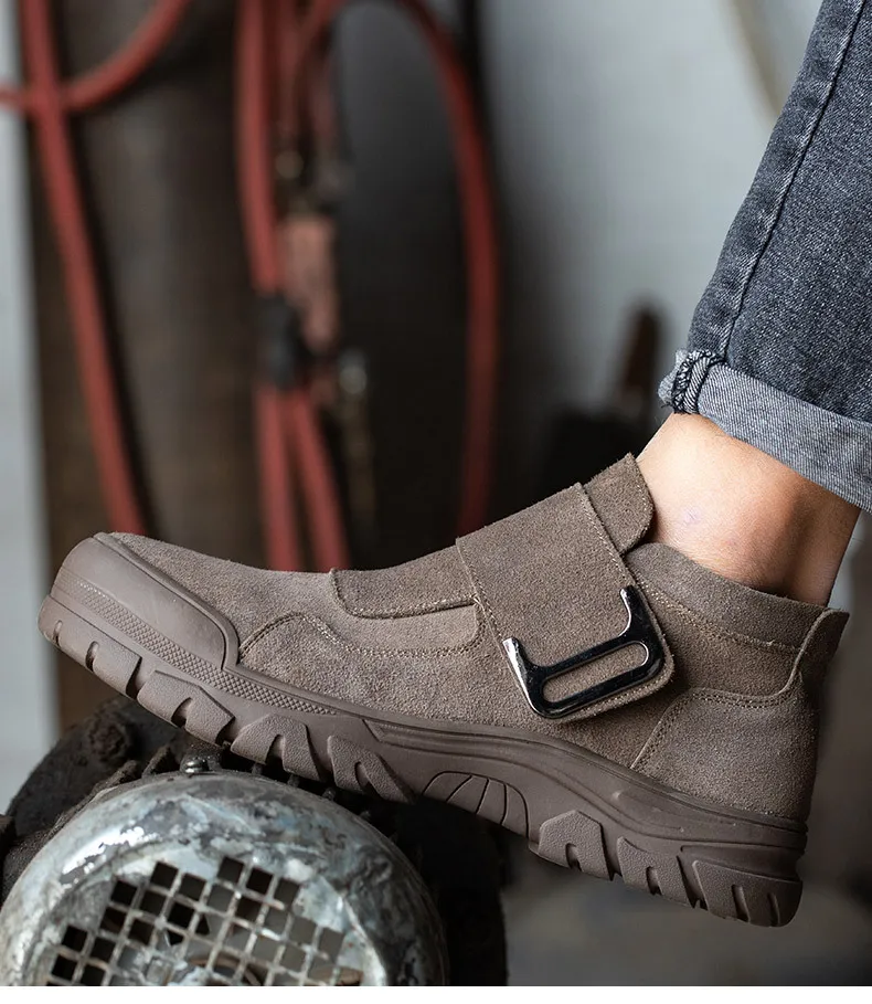 Wholesale durable non-slip  steel toe safety shoes comfortable work boots  anti-smash Industrial shoes for men