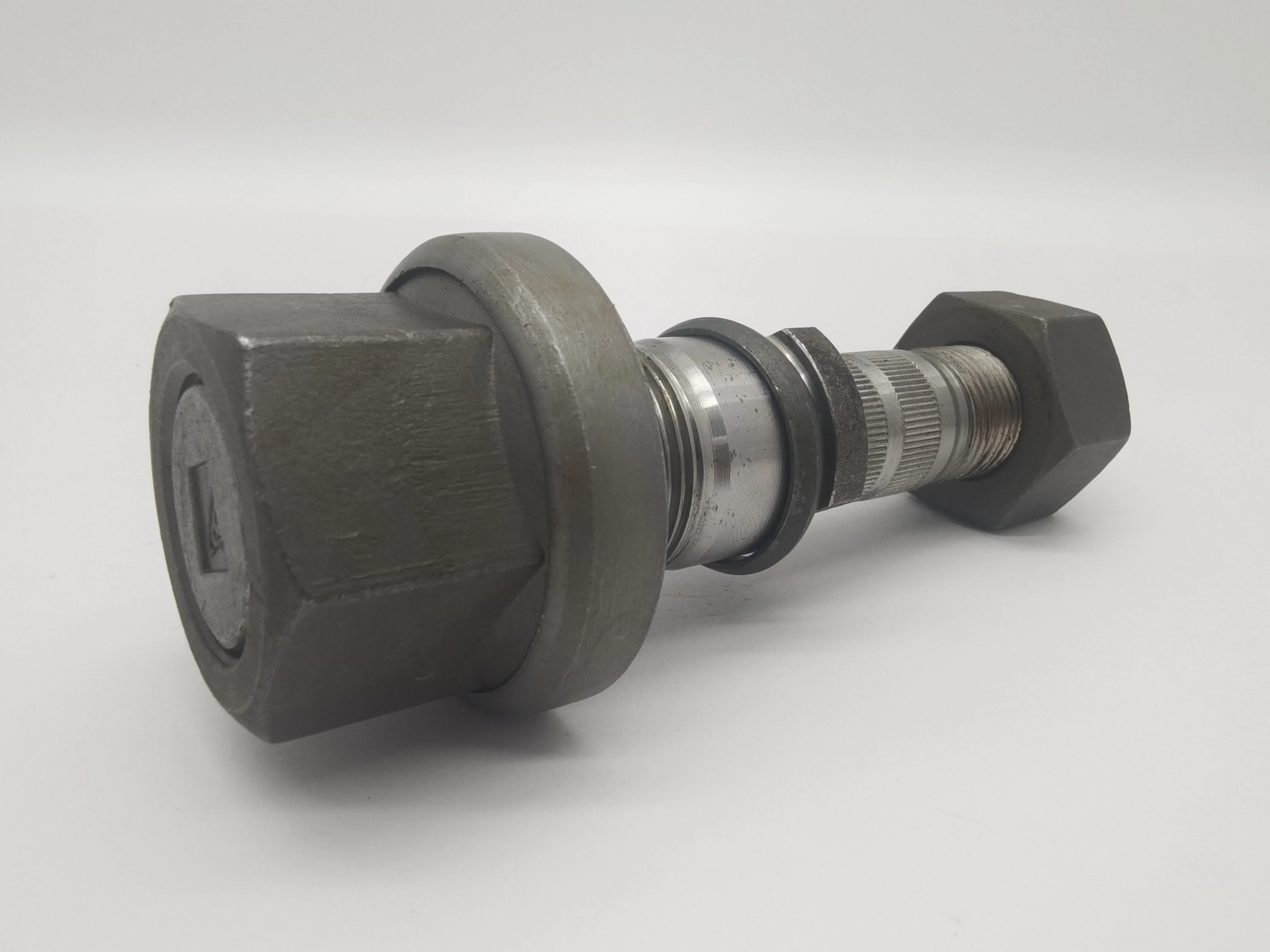 M30 * 2/M22*1 5 140L 153 болт и гайка заднего