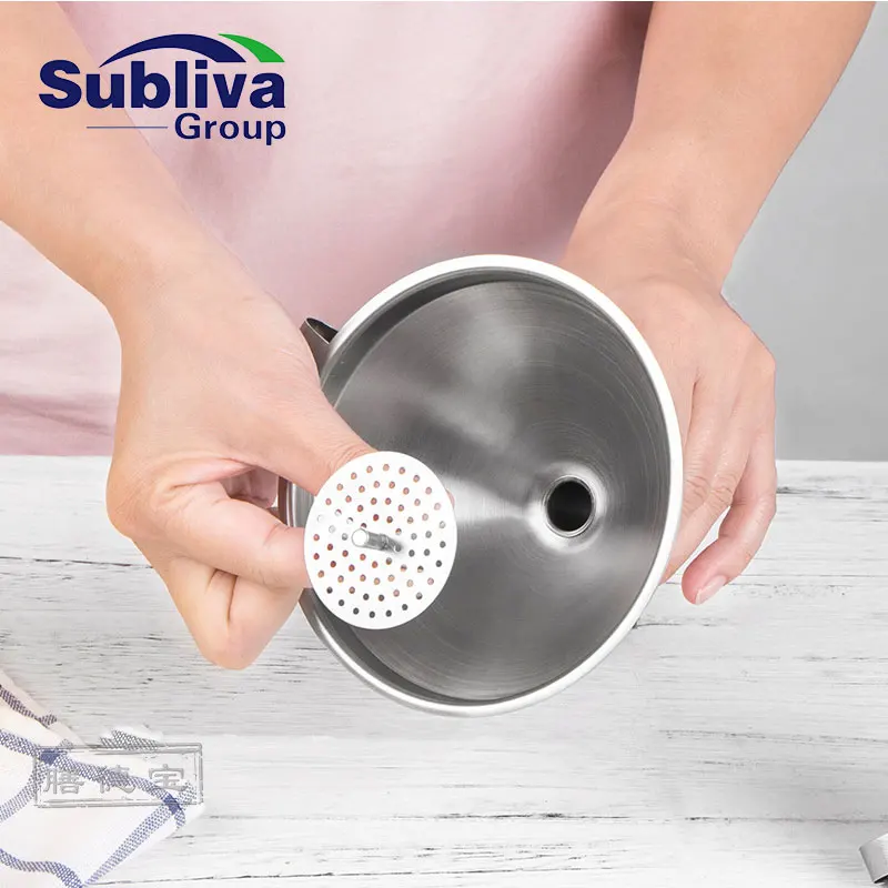 WIDe MoUTH FUNNelS & reMovAble STrAINer