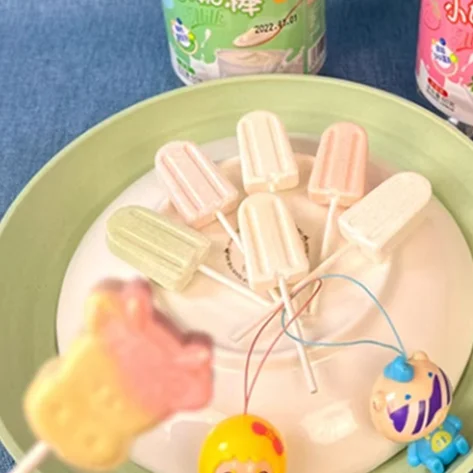 Cartoon Pattern Yogurt Sticks in Attractive Bottles Small Milk Sticks candy with Diverse Flavors