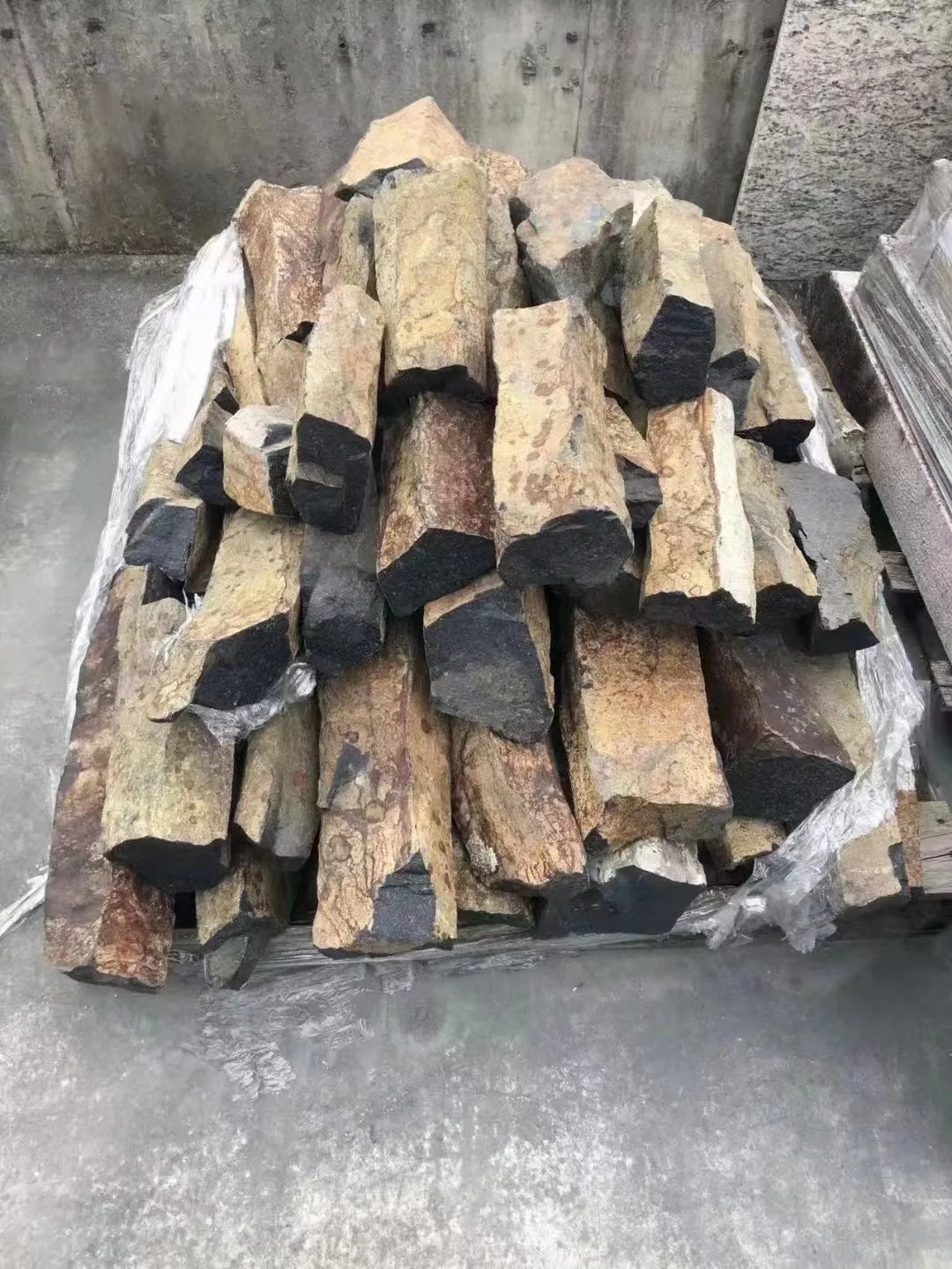 Factory Wholesale Natural Black Stone Lava Basalt Rock for sale