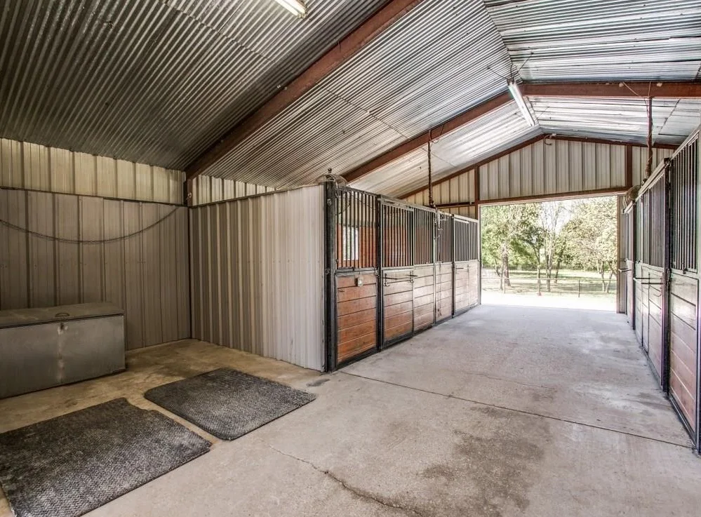 horse stable flooring  portable horse stable