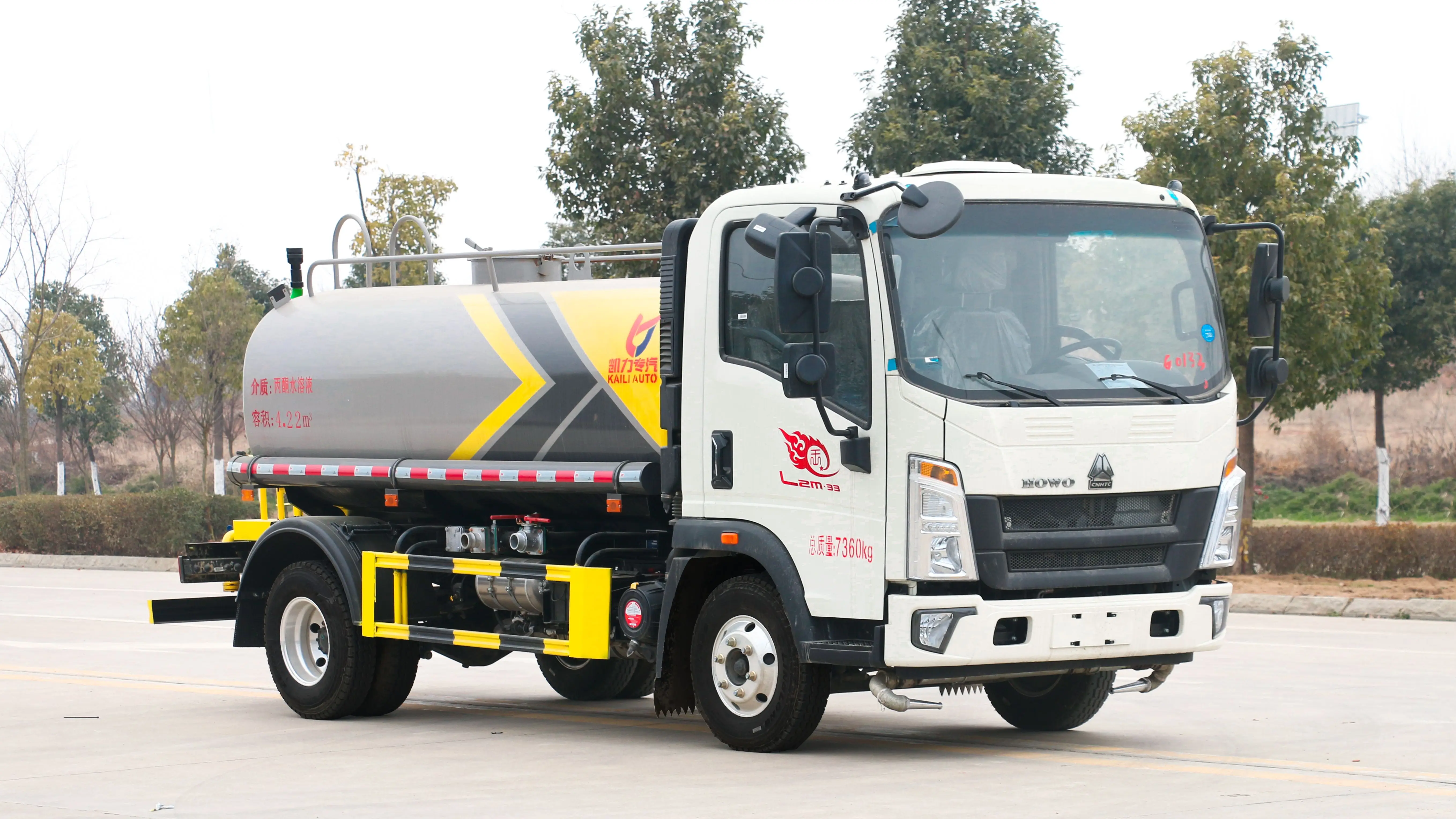 KLF & Sinotruk HOWO 4x2 автоматический Спринклерный грузовик дизельный топливный двигатель насос строительная поливочная тележка с распылителем