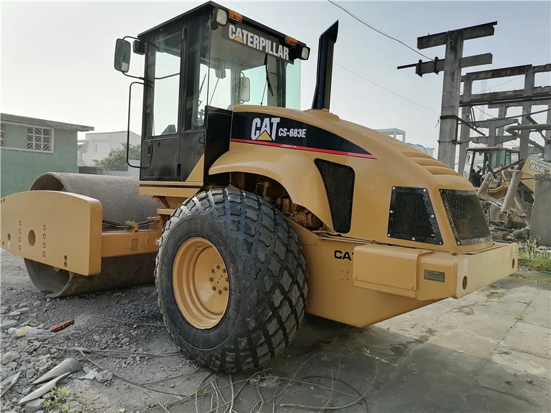 Оригинальный японский дорожный каток CAT CS683E, б/у дорожный каток CAT для продажи