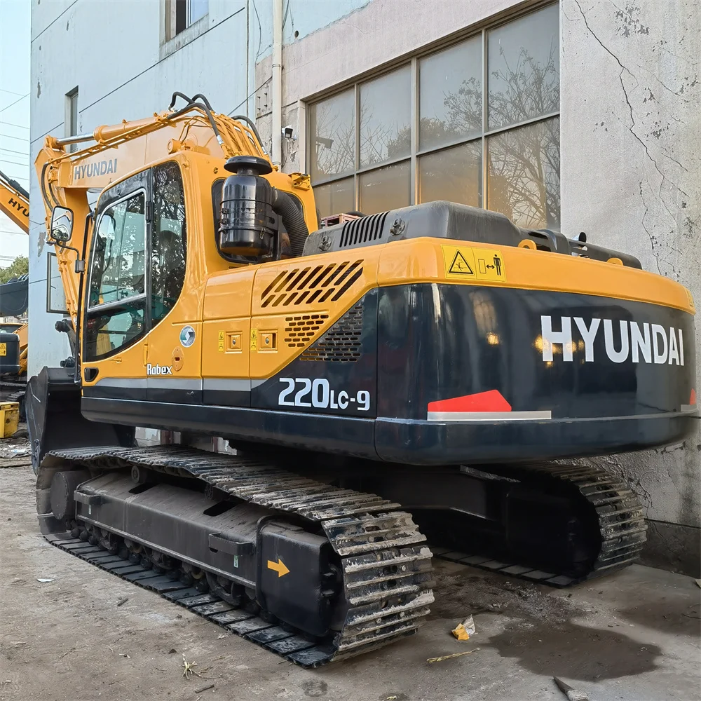 South Korea made Hyundai R220 crawler escavator 22ton, hydraulic shovel R220 PC220 DX220 tracked in Shanghai