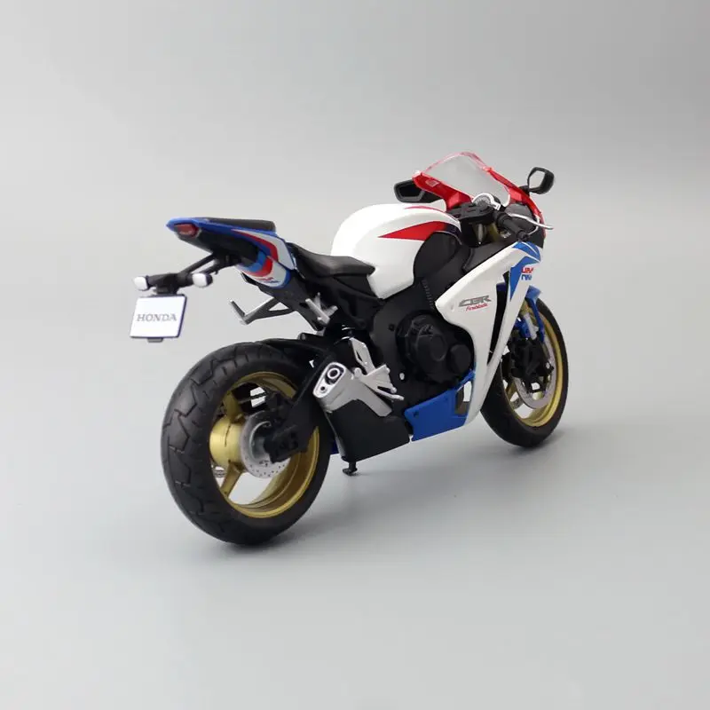 Коллекционная модель мотоцикла AUTOMAXX из сплава масштаб 1/12 CBR 1000RRR
