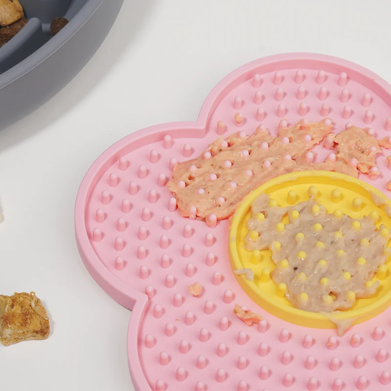 Under Table Interactive Training Water Proof Shower Pet Sticky Feeding Slow Feed Pad Travel Dog Bowl Mat Lick Mats For Dogs