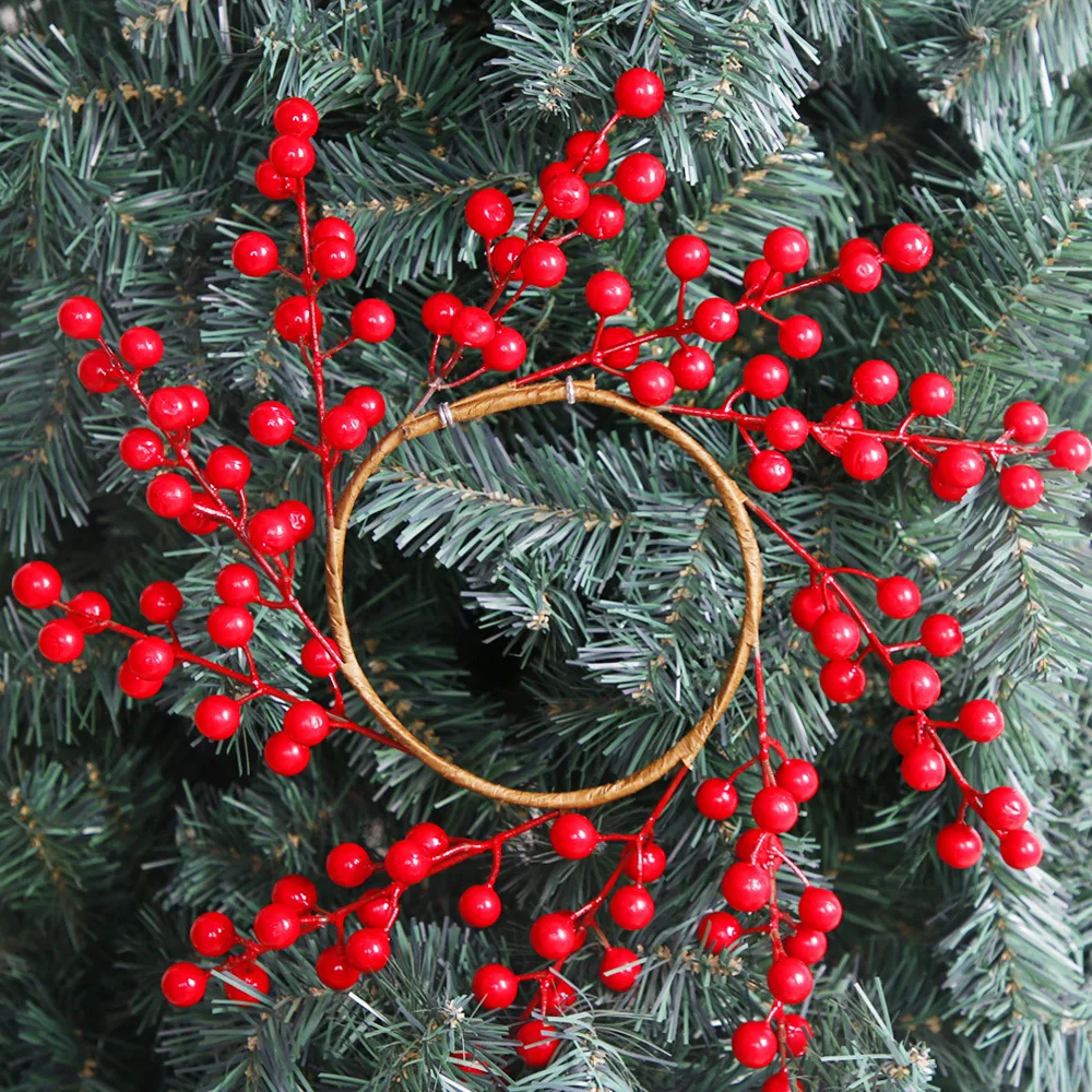 Niseven Hot Selling Wholesale New Year Decoration Red Fruit Garland With Pine Grass Holly Door Hanging Wreaths
