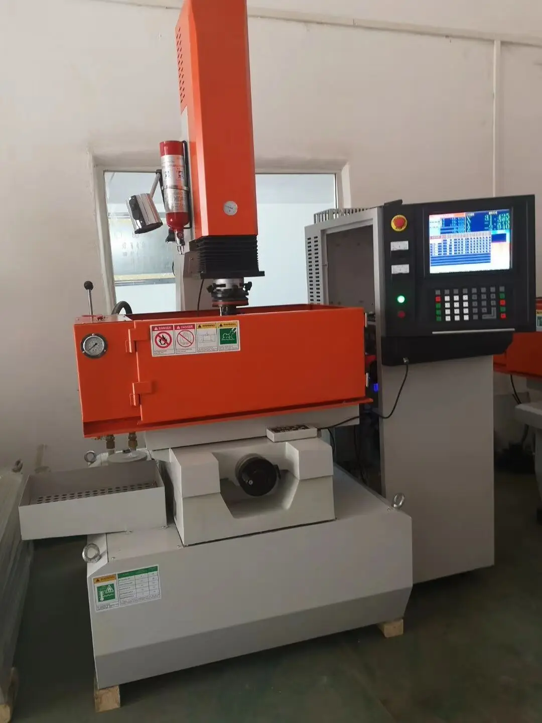 Ipretech CNC Die Sinking Edm Machine D1060 Electric Discharge Machine two head high quality die sinker machine
