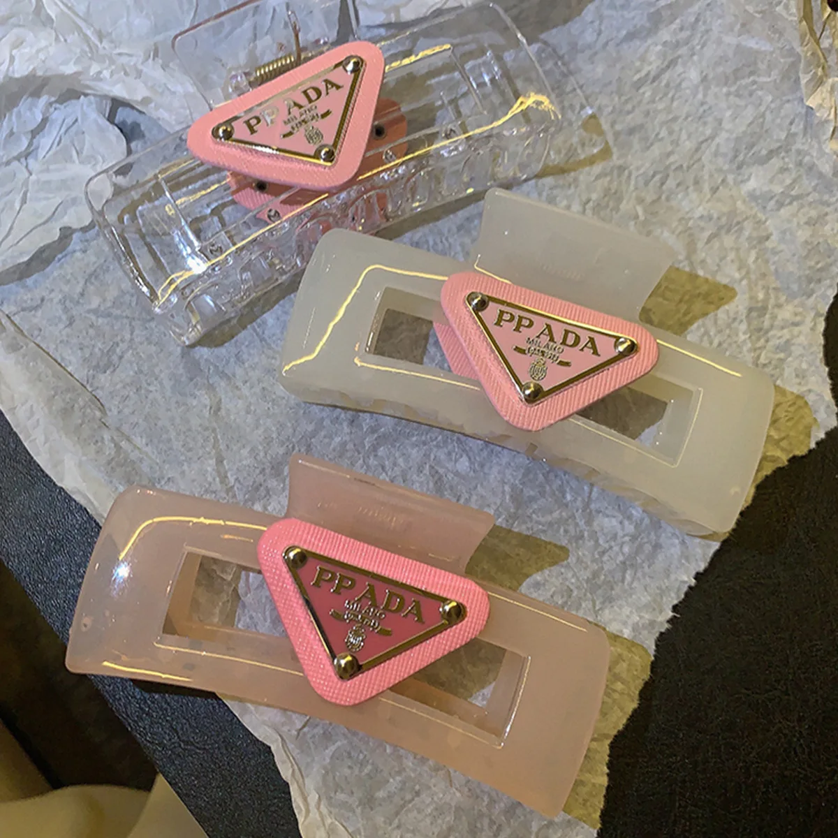 Wholesale Japan and South Korea hot jelly grab large back head hair shark plastic hair clip 10CM