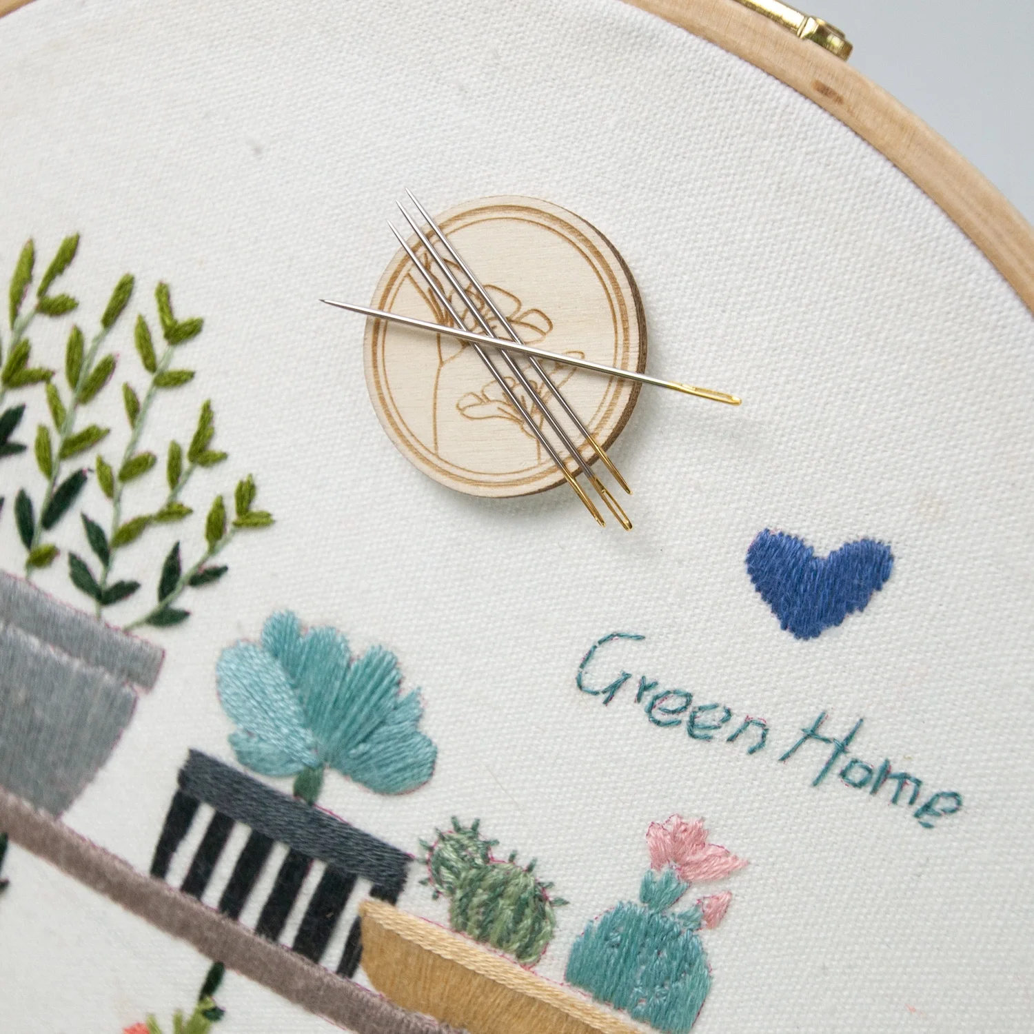Hand Sewing Pin Stitch Needles with Wooden Needle Minders Kit