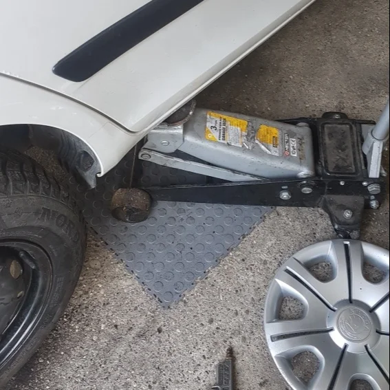 eco-friendly pvc interlocking garage floor tile vinyl plastic car workshop flooring coin 46045