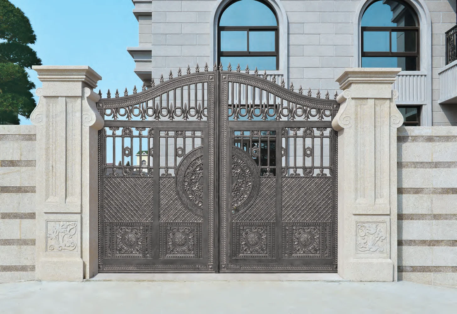 Toegn Classical european custom cast aluminum swing arch gate