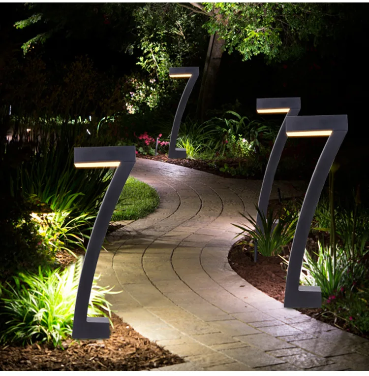 IP64 Waterproof  Warm White Pillar Solar Pathway Lights Outdoor Garden Stake Lawn Lights