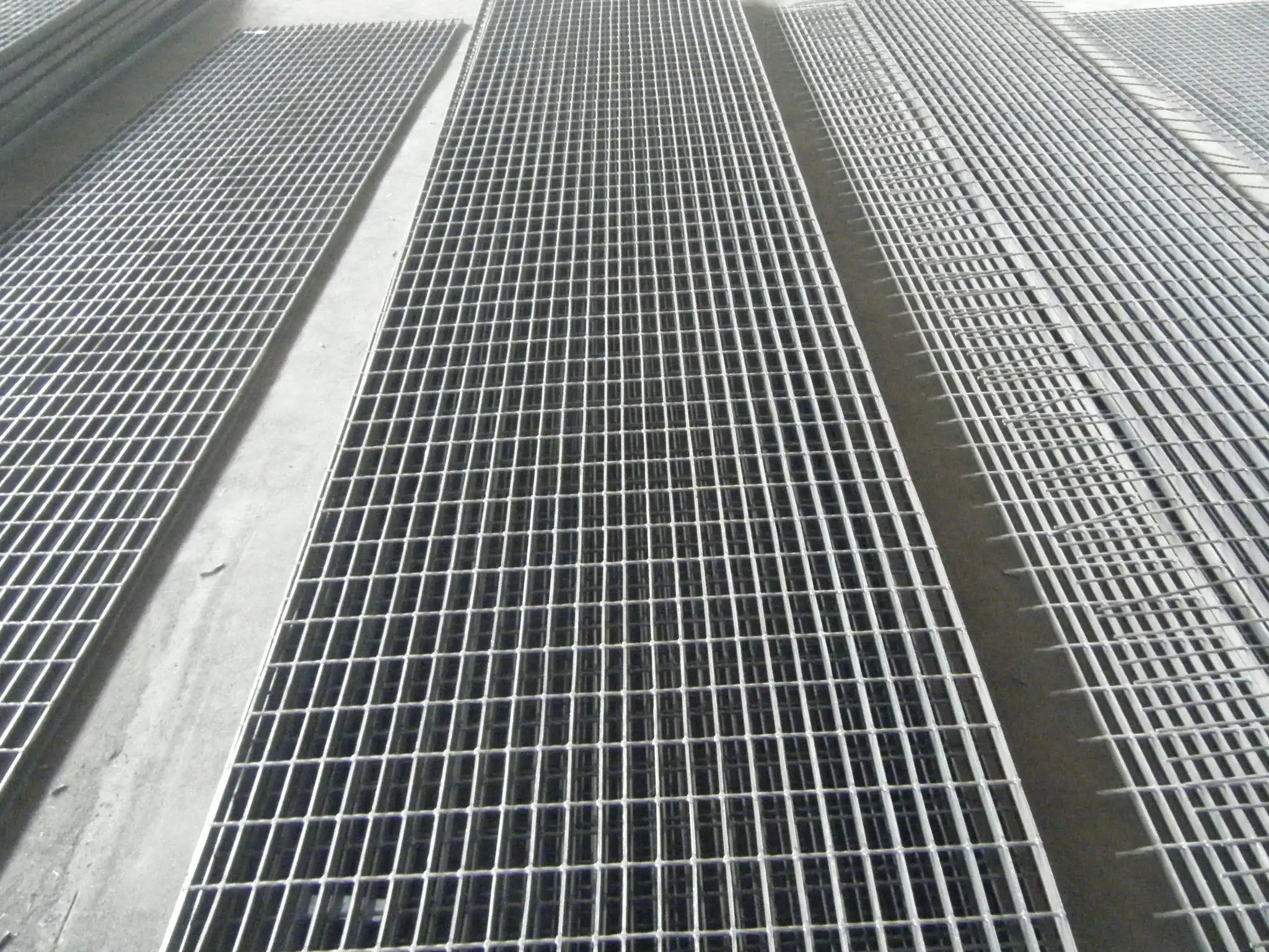 High quality carbon steel Hot-dip galvanized rainwater drainage trench cover steel grating