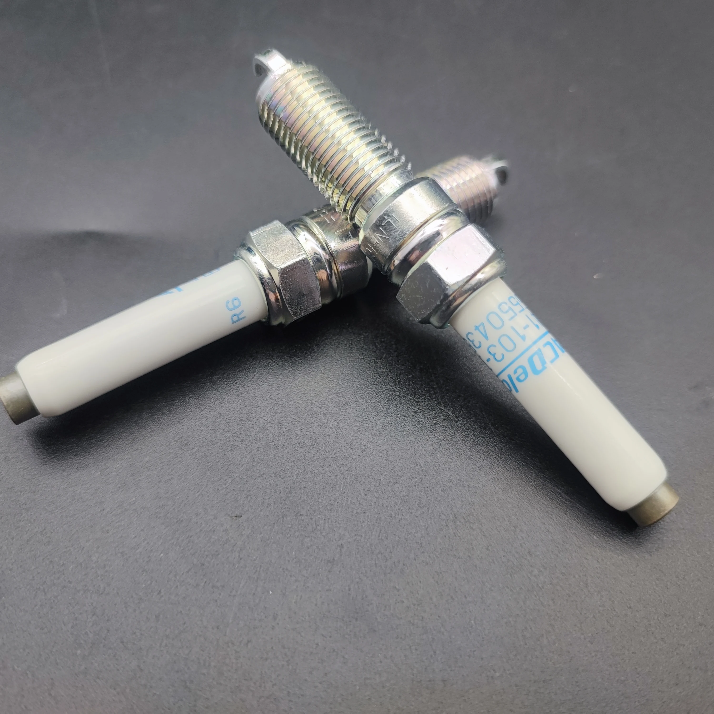 55504354 Auto engine system parts original spark plug car spark plugs spark plug for car 55504354 for Chevrolet Malibu 2021 2.0T