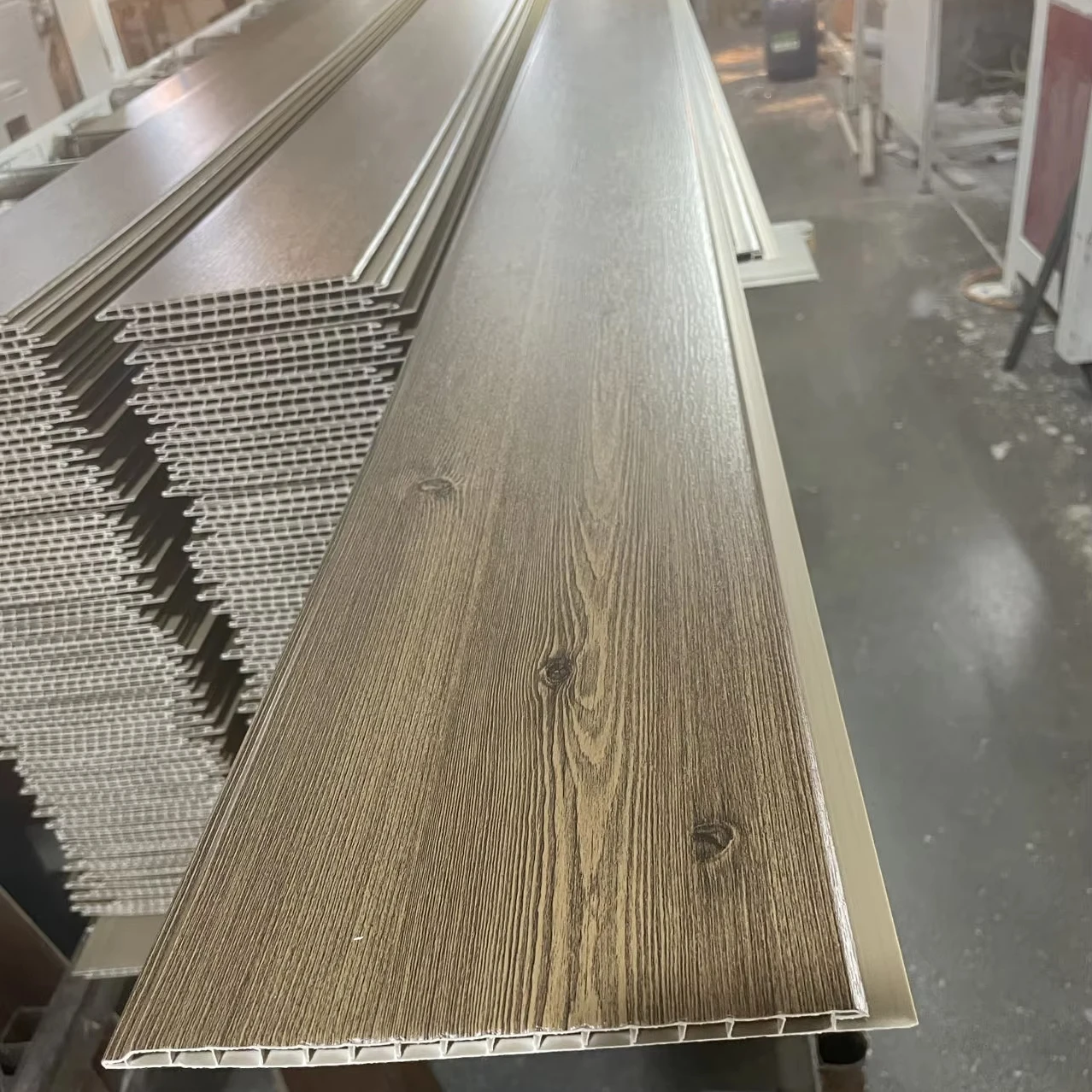 Fireproof Wood Ceiling Tiles Waterproof White Lambris Pvc Plafond Ceiling Panel De Techo De Pvc Wall Panel Ceiling