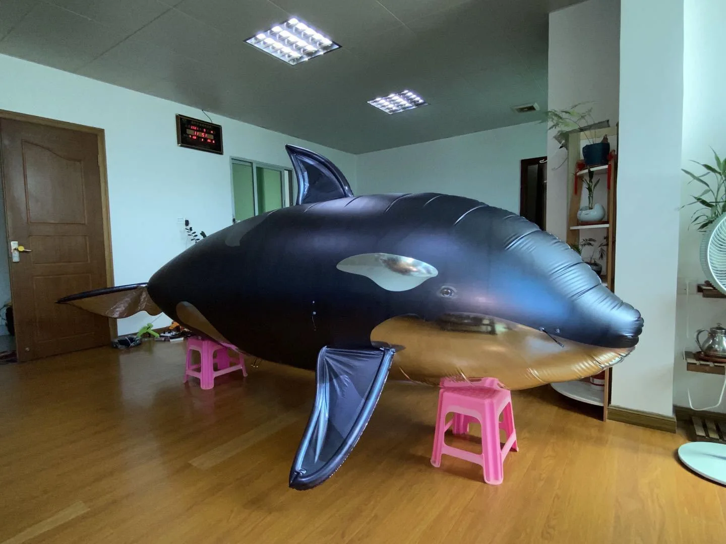 Party Decoration customized dolphin Shape Inflatable Flying Balloon With Remote Control