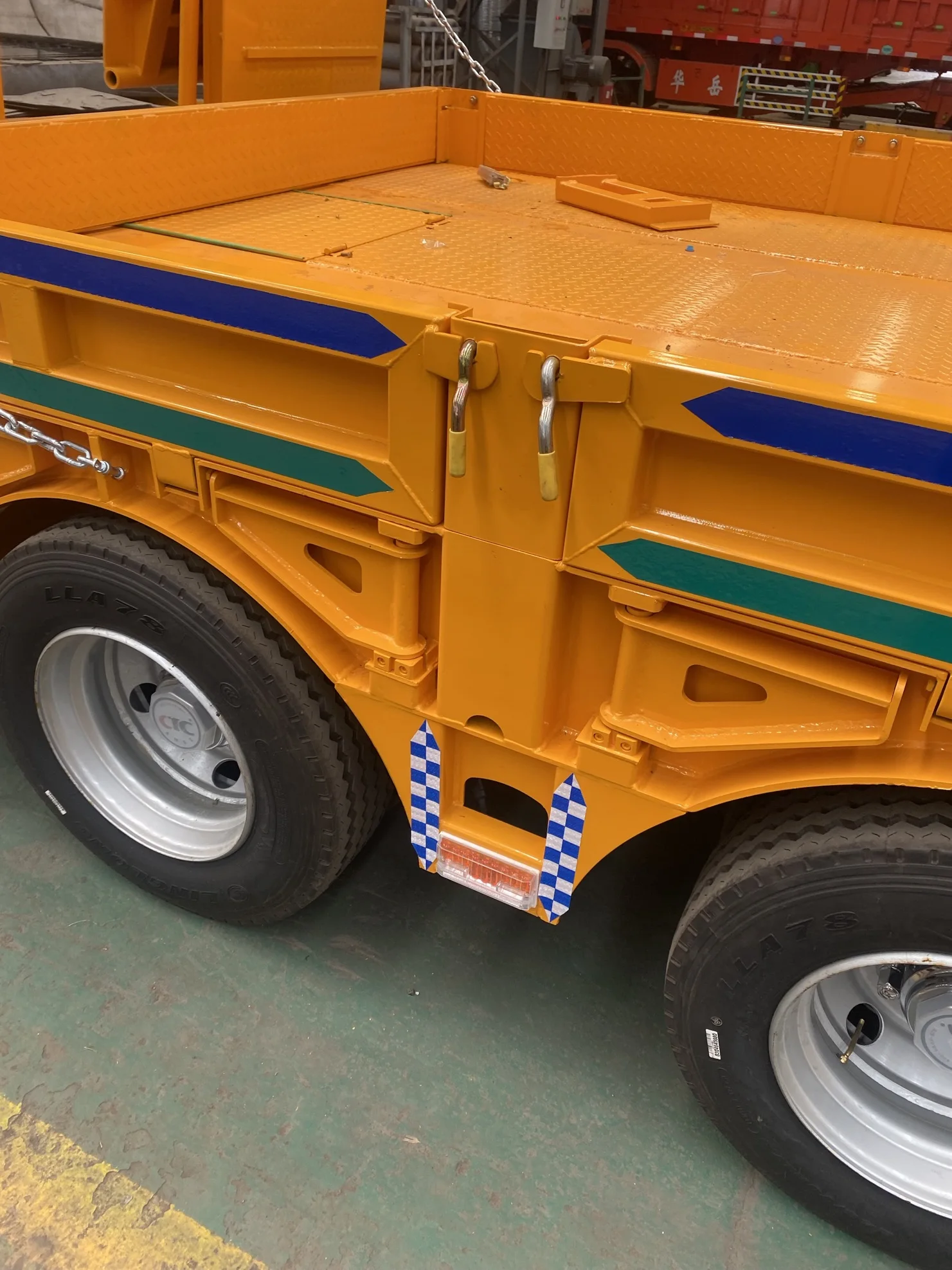 Cimc 6 axle front three axles can be prompted to draw the body of a special low-panel semi-trailer