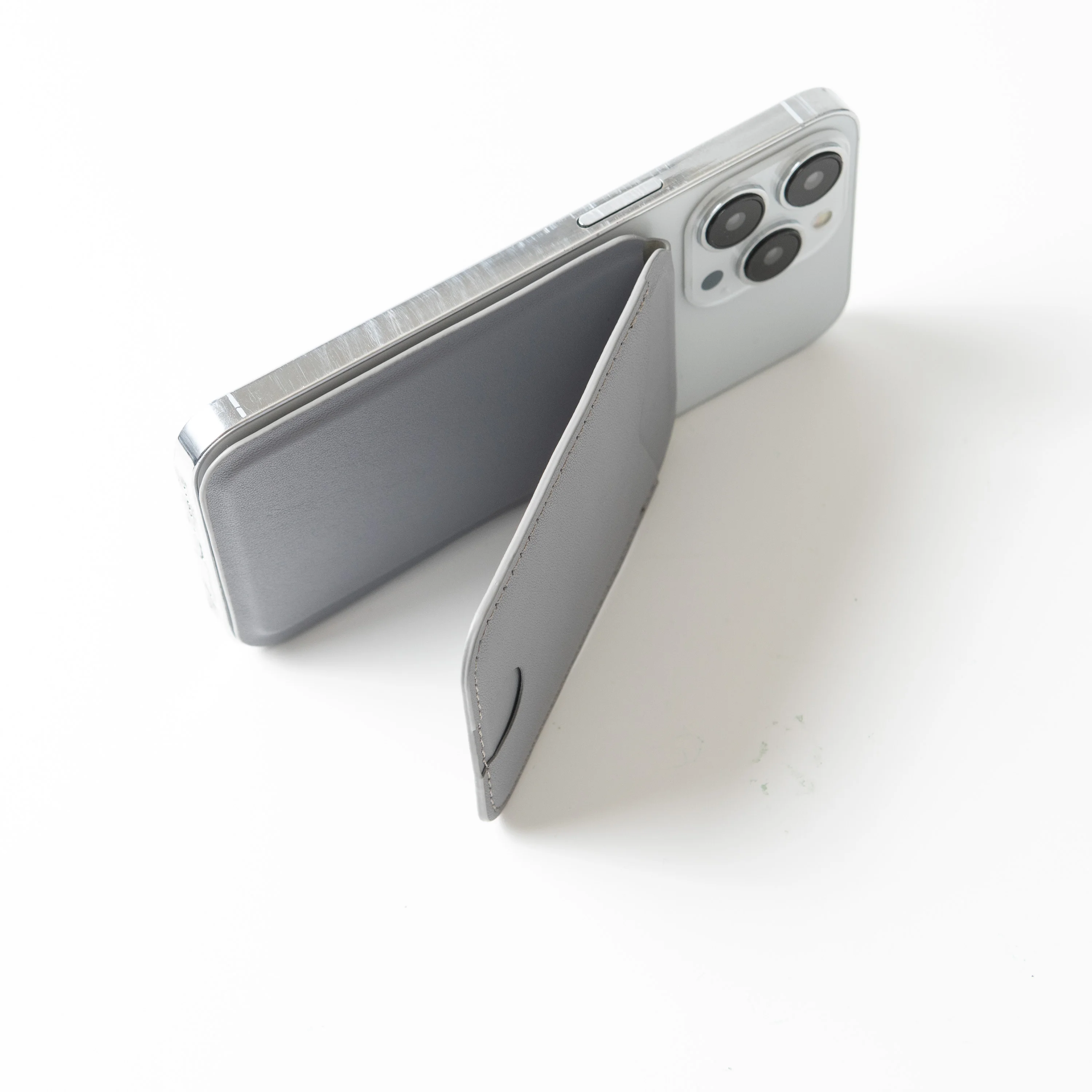 Height-Adjustable Foldable Portable Magnetic PU Leather Mobile Phone Card Holder Stand with Hinge For Iphone 12 13 14 15