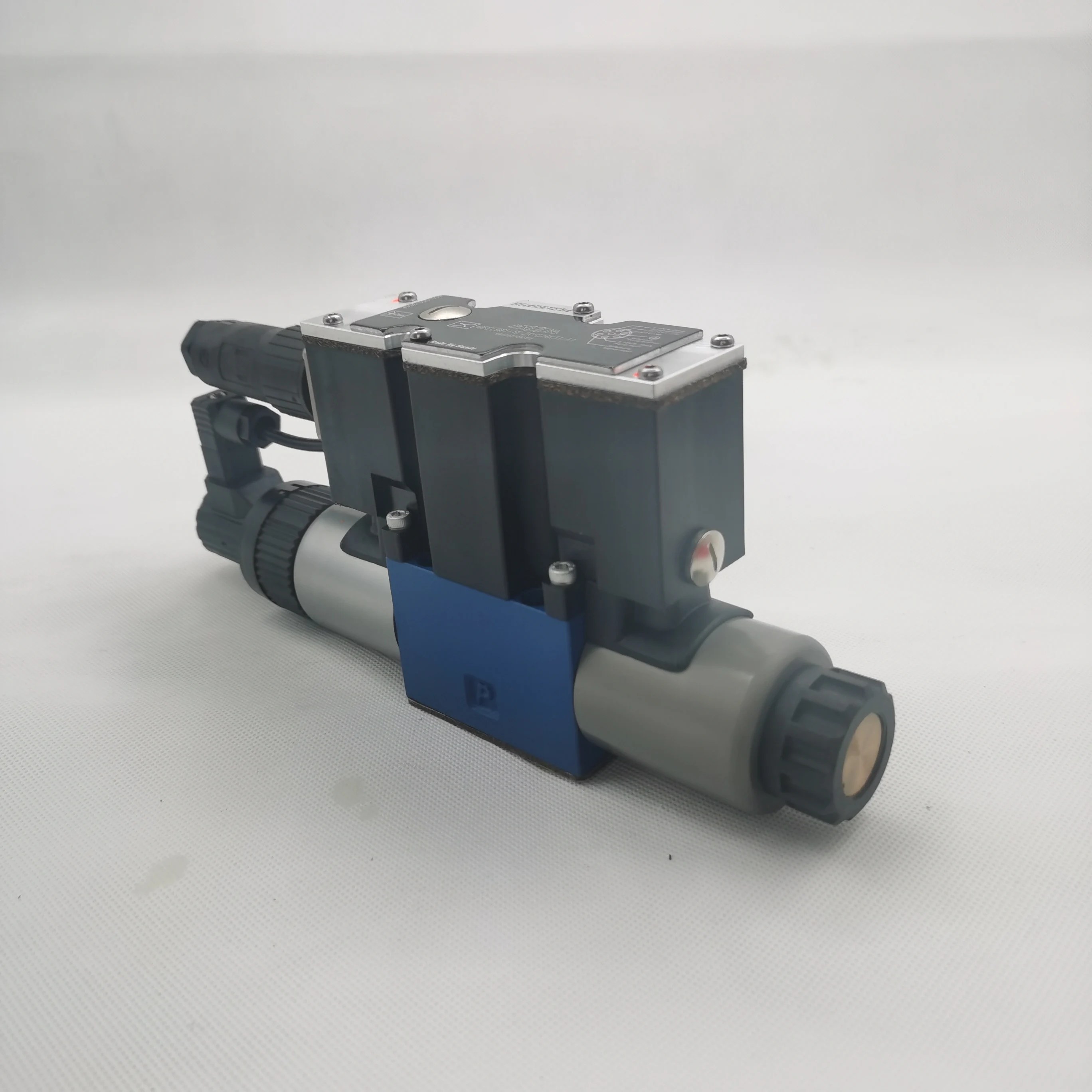 Manufacturer direct selling Rexroth series proportional directional valve 4WRAE10W60-2X/CG24K31/A1
