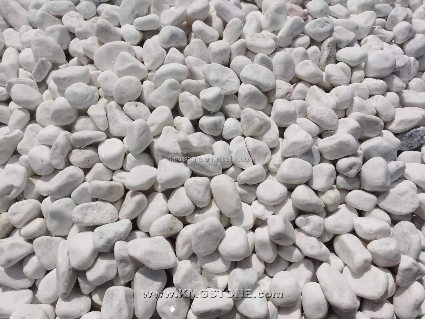Cheap 20-30mm White Polished Pebbles Snow White Cobble Stones Outdoor Application 1 Tonne Packaged round Shape