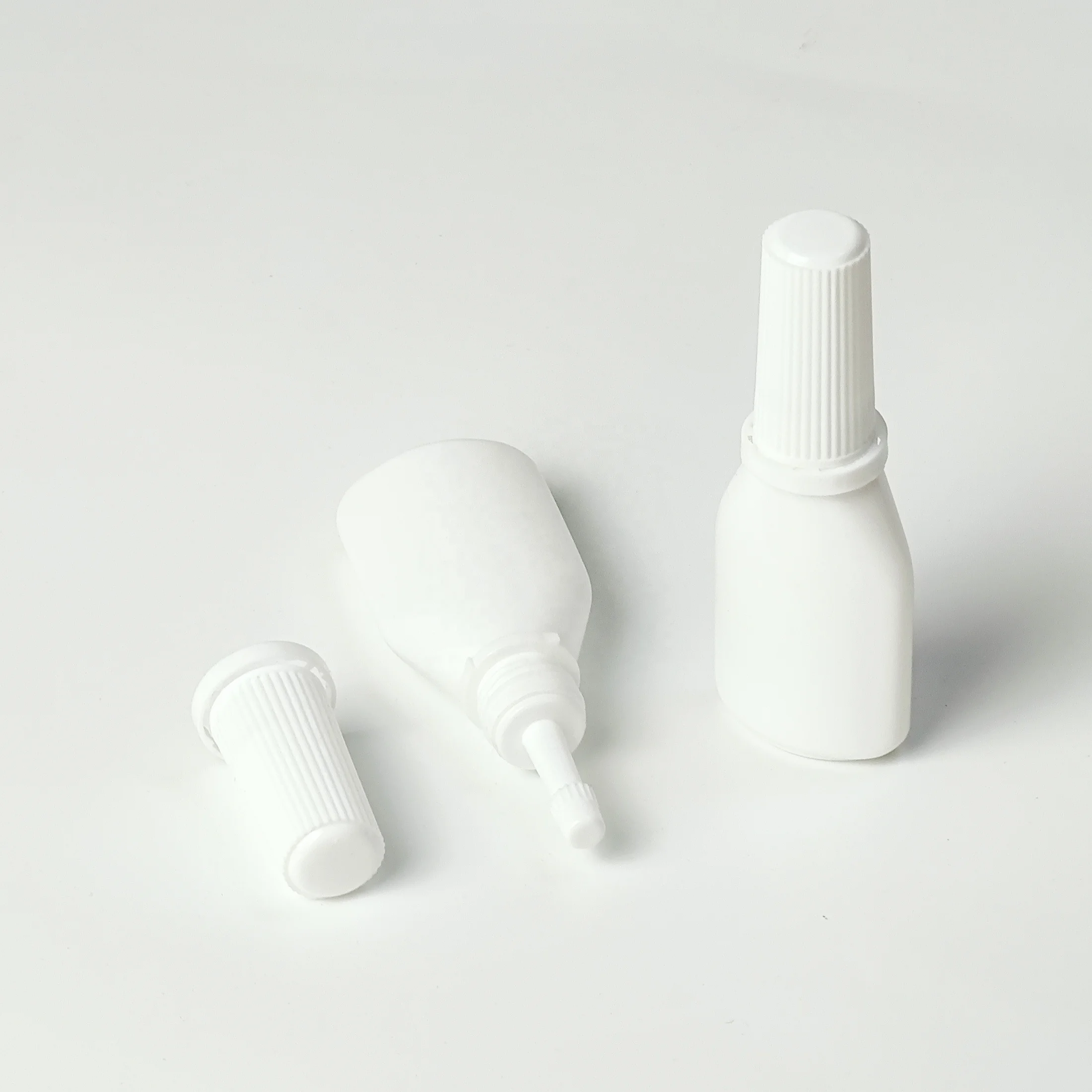 squeeze plastic bottle with child proof cap,spray throat bottle with nozzle, small spray medicine powder bottle