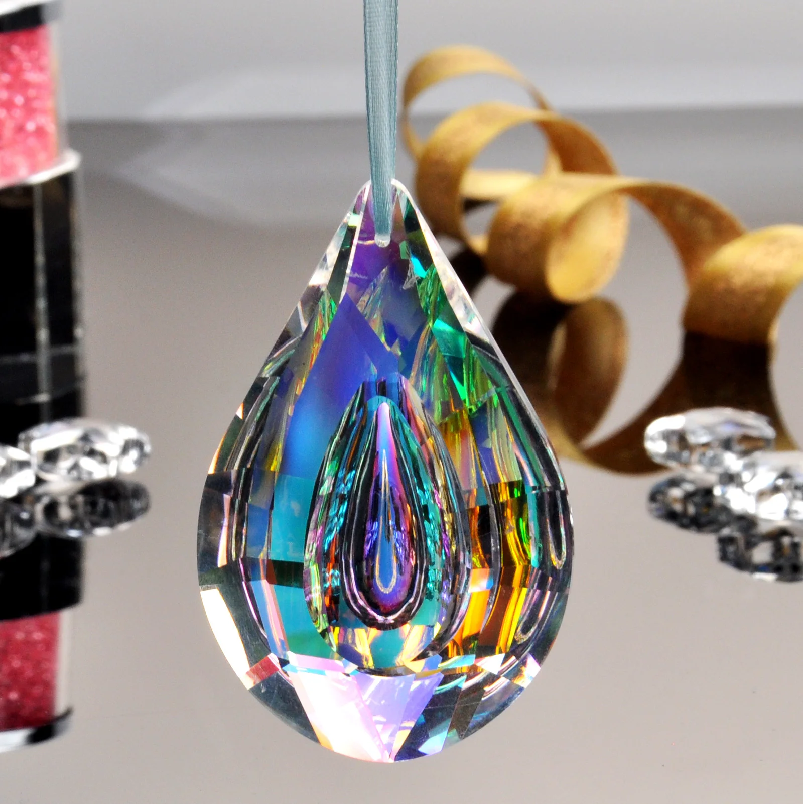 H&D Colorful Lamp Prisms Parts Loquat Shape Chandelier Glass Crystal Hanging Drops Pendants 76mm Christmas Decoration Suncatcher
