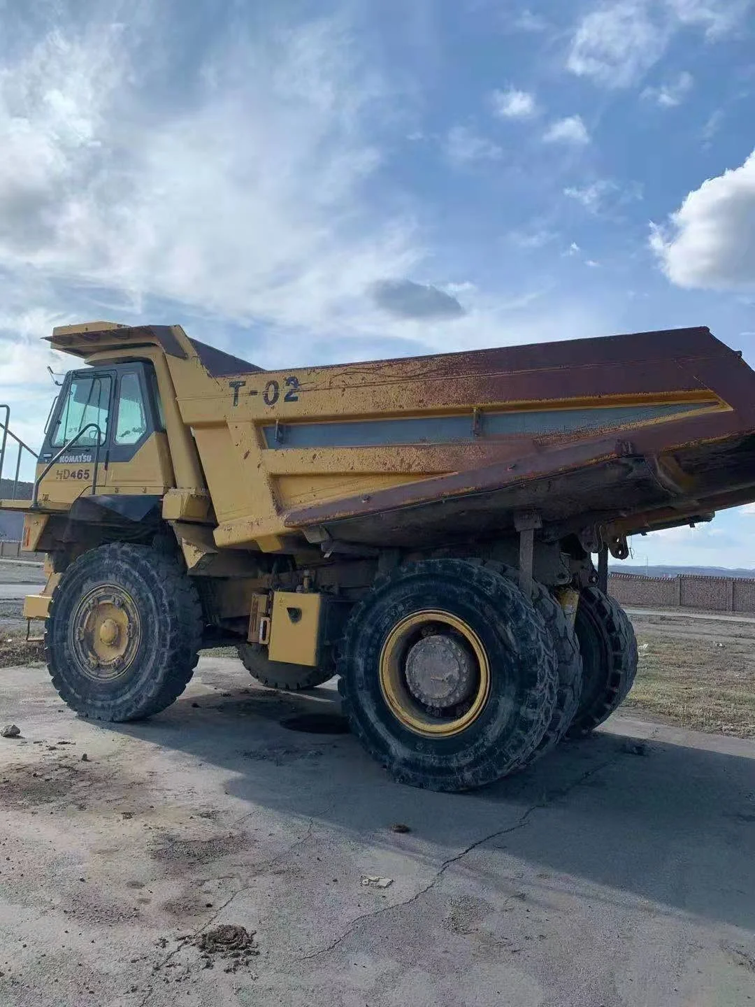 Самосвал Komatsu HD465 б/у горное оборудование 55 тонн для продажи 6 шт.